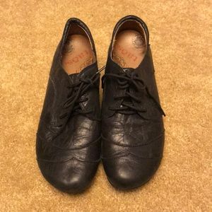 Sassy black flats!! Most comfortable shoes ever!!